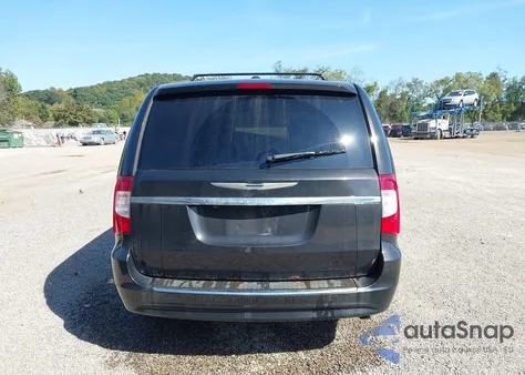 2014 Chrysler Town & Country Touring z USA, uszkodzony, nr VIN 2C4RC1BG9ER418391